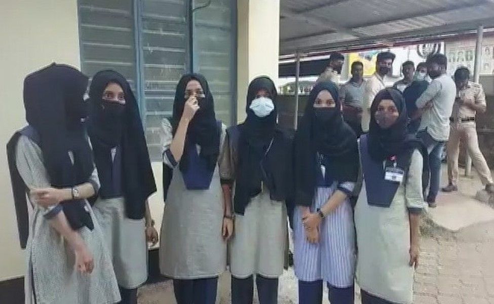 Supreme Court Karnataka hijab ban verdict and controversy - Satya Hindi