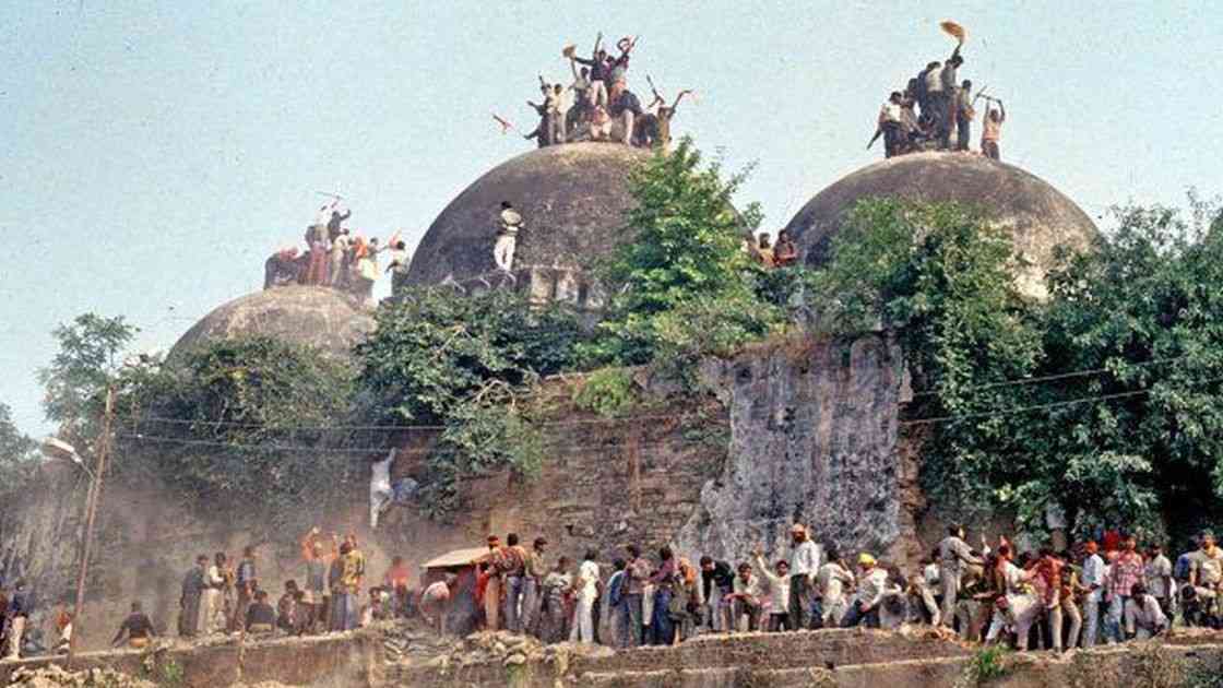 जानिए, 29 साल पहले 400 साल&nbsp;पुरानी मसजिद कैसे मलबे में बदल गई