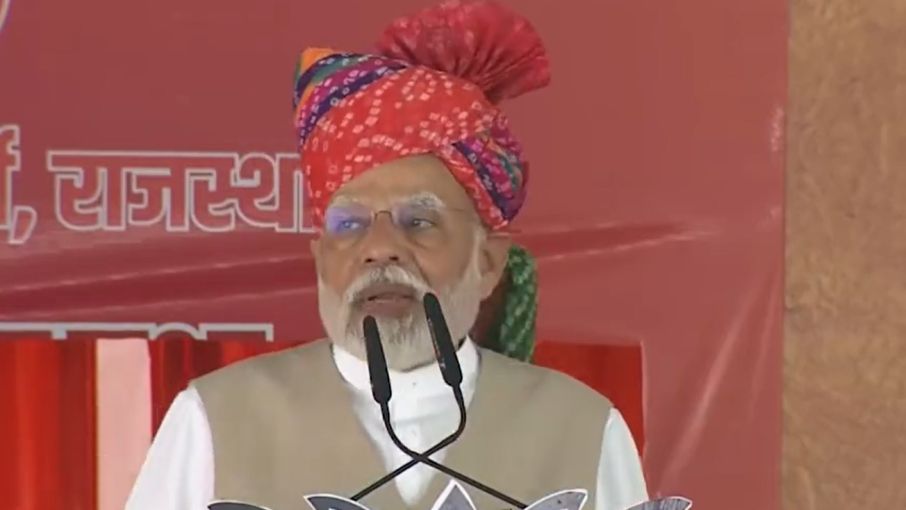 पीएम जवाब दें कि यूपी में गैस सिलेंडर 450 रुपये में क्यों नहीं देते!