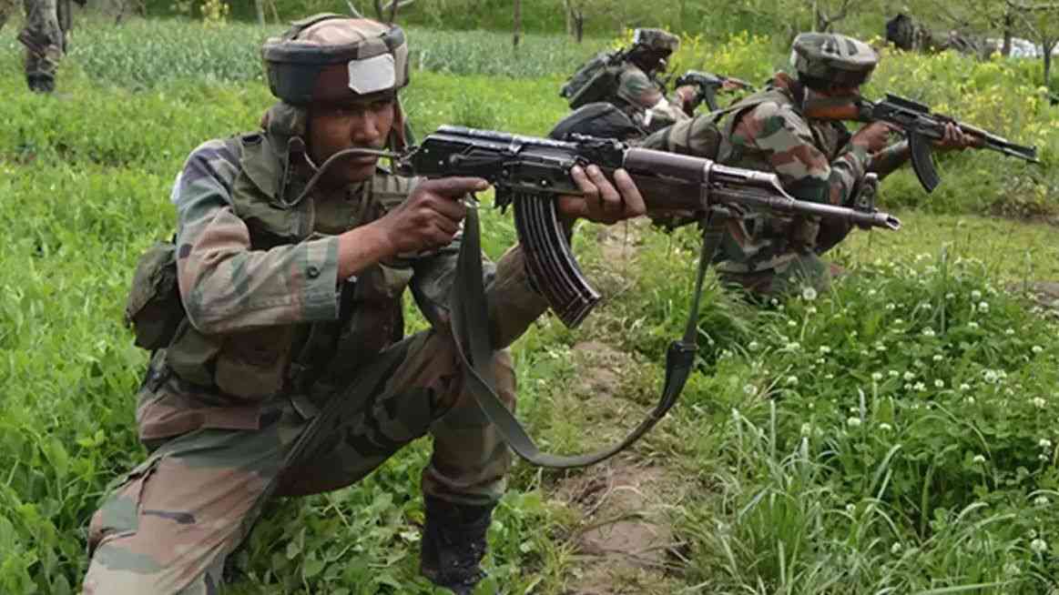 जम्मू-कश्मीर: राजौरी की मुठभेड़ में पाक आतंकवादी समेत दो ढेर