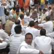 Noida: Hundreds gathered for leader who abused woman - Satya Hindi