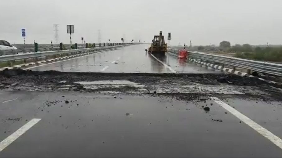 इसी बुंदेलखंड एक्सप्रेसवे का उद्घाटन पीएम मोदी ने 5 दिन पहले किया था...