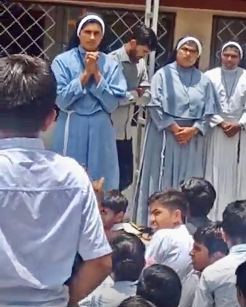 MP: Bullying of Bajrang Dal and VHP in Missionary School, sloganeering - Satya Hindi
