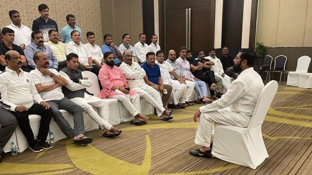 Maharashtra Political crisis 37 MLAs Support Shinde - Satya Hindi