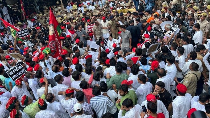 SP protest in Lucknow on inflation issue - Satya Hindi