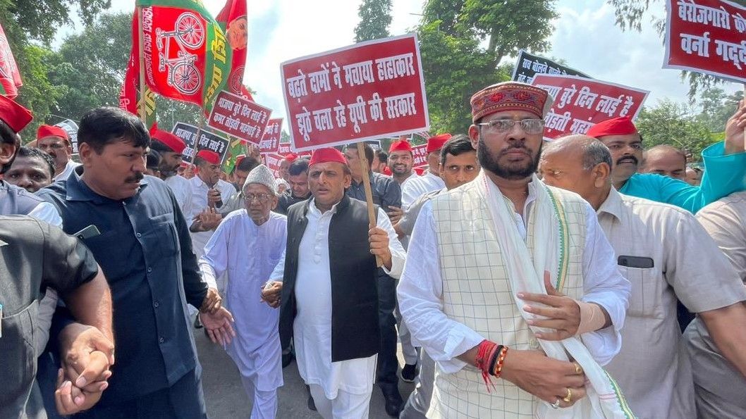 SP protest in Lucknow on inflation issue - Satya Hindi