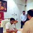 eknath shinde son shrikant photo on cm chair goes viral - Satya Hindi