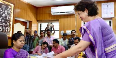 priyanka gandhi filed wayanad bypoll nomination - Satya Hindi