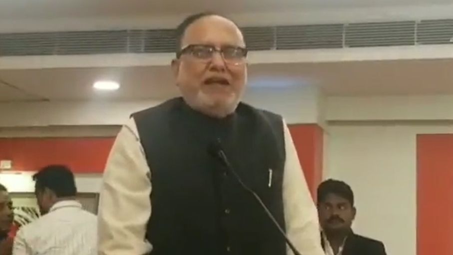 अब्दुल बारी सिद्दीकी- 'देश का माहौल ठीक नहीं; देश के बाहर ही रहें’