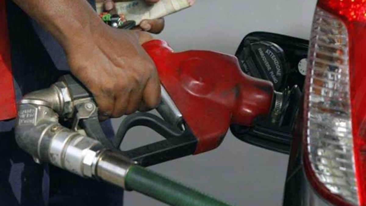rahul gandhi tweets stop fooling citizens on petrol central excise - Satya Hindi