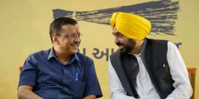 AAP Punjab: paty boss Kejriwal-meets-cm-bhagwant-mann-mlas - Satya Hindi