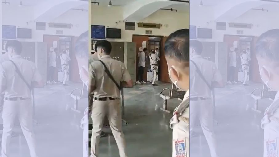 गैंगस्टर ने जेल से करा दिया गोगी पर हमला, ले रहा था 'लाइव अपडेट'