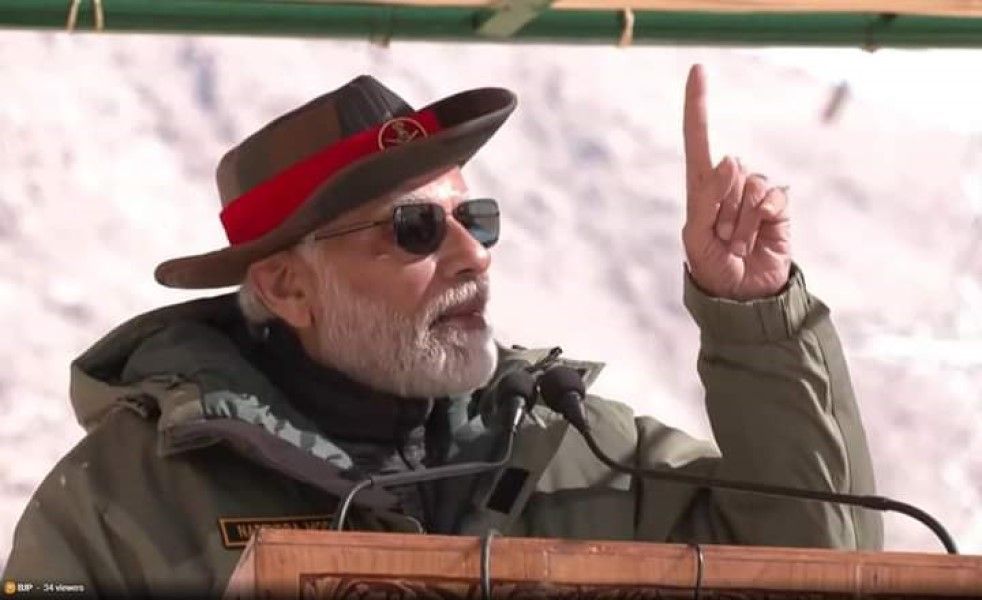 दुनिया के नायकों के बीच कहां खड़े दिखना चाहते हैं पीएम मोदी ?