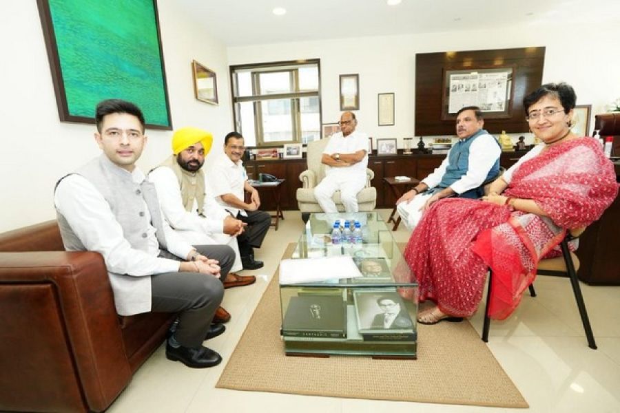 केजरीवाल से मिलने के बाद पवार बोले- यह संसदीय लोकतंत्र के लिए लड़ने का समय