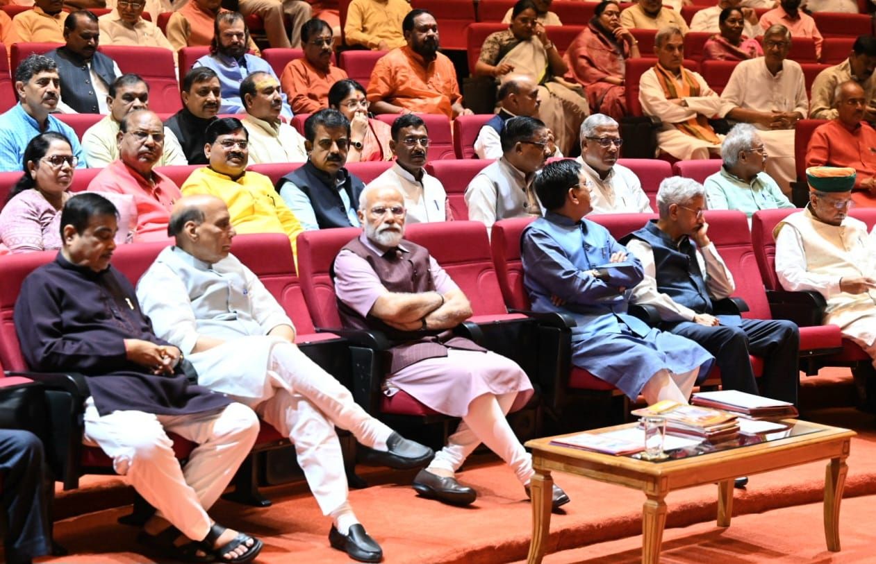 india democracy parliament mps suspension congress opposition bjp 2023 - Satya Hindi