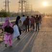 coronavirus lockdown forces workers flee home on foot thousands stranded in cities - Satya Hindi