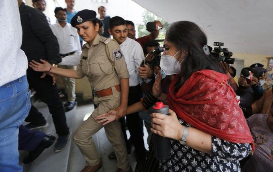 Teesta Setalvad arrested by Gujarat police - Satya Hindi