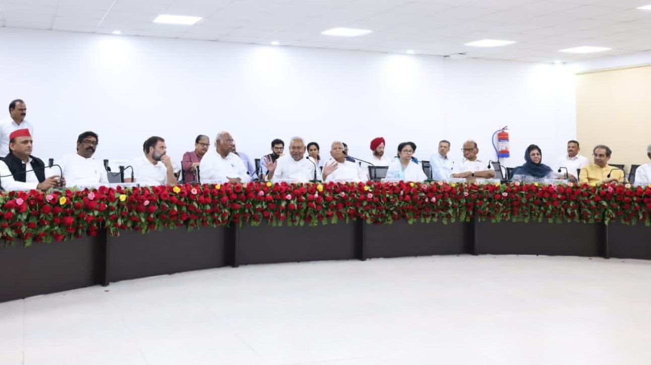 विपक्षी दलों की बैठक में जुटे नेताओं का समूह 'भारत का वैगनर ग्रुप' है : सामना
