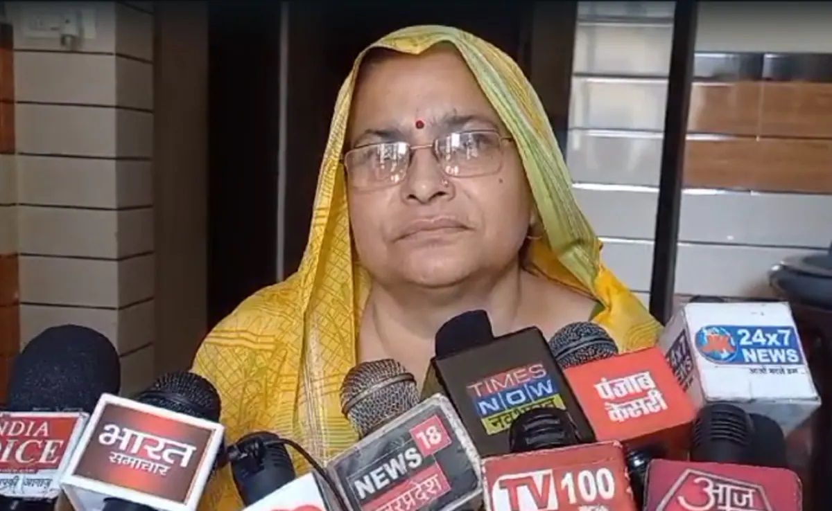यूपी की टीचर ने कहा- मैं विकलांग हूं, इसलिए बच्चों से थप्पड़ लगवाए
