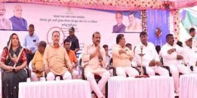 Bilkis Bano gangrape convict on stage with BJP MP - Satya Hindi