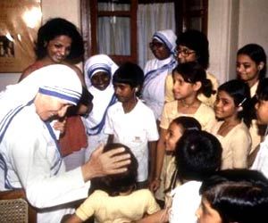 Accounts of Mother Teresa's organization Missionaries of Charity were frozen on her request: Home Ministry - Satya Hindi