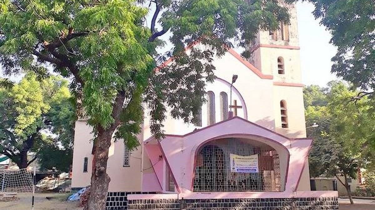 Madhya Pradesh school attacked for alleged religious Conversion2 - Satya Hindi