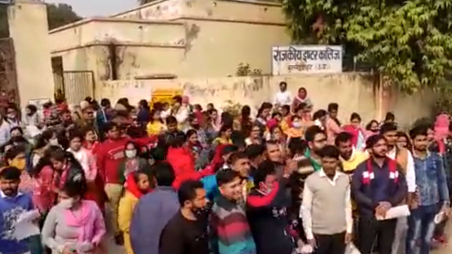 पेपर लीक के बाद यूपी शिक्षक पात्रता परीक्षा स्थगित, निशाने पर योगी सरकार