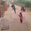 haryana woman chases away ganster attackers with broom - Satya Hindi