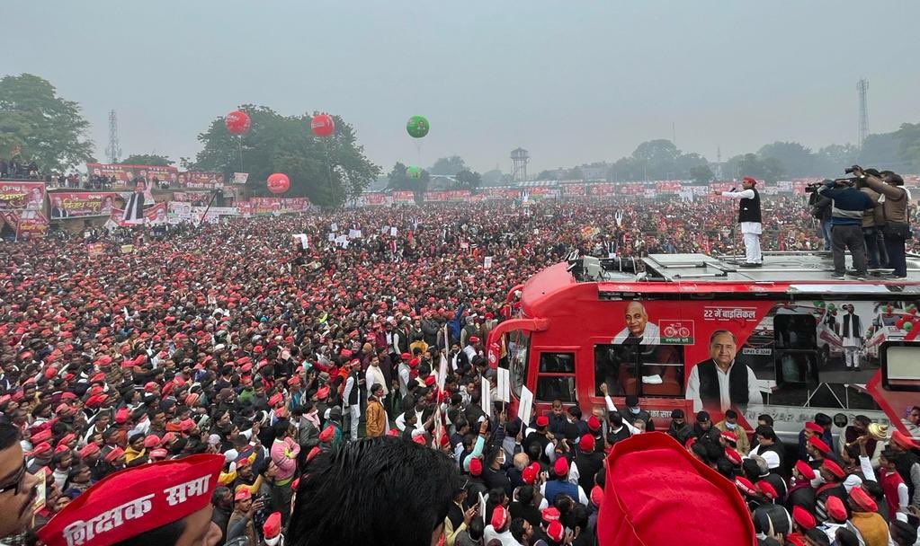 Akhilesh Yadav of Samajwadi Party challenges BJP by tweeting photo of Night Rally in UP Election 2022 - Satya Hindi