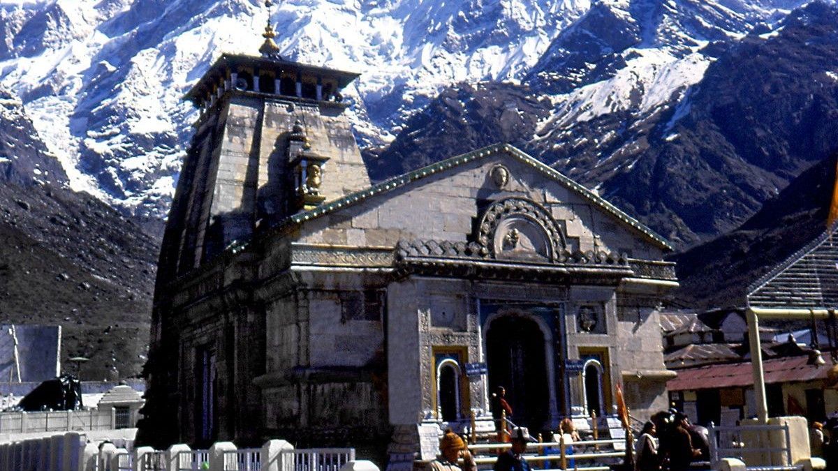 अब केदारनाथ मंदिर में मोबाइल फोन ले जाने पर लगाया गया प्रतिबंध