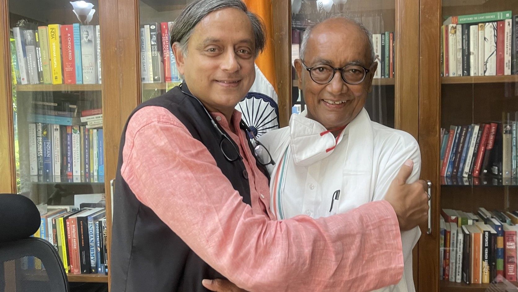 Shashi Tharoor Mallikarjun Kharge Nomination in Congress President election 2022 - Satya Hindi