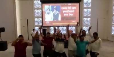 shiv sena rebels dances as eknath shinde name as cm announced - Satya Hindi