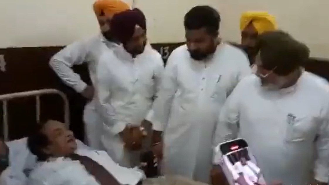 पंजाब: क्यों देना पड़ा बाबा फरीद विवि के वीसी को इस्तीफ़ा?