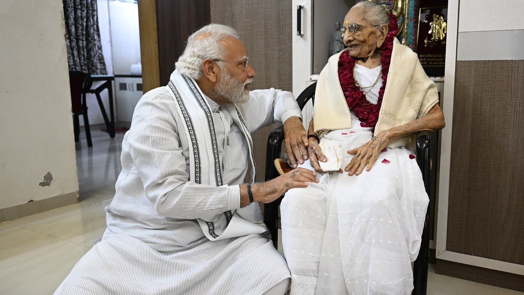 Narendra Modi mother Heeraba dies 100 - Satya Hindi