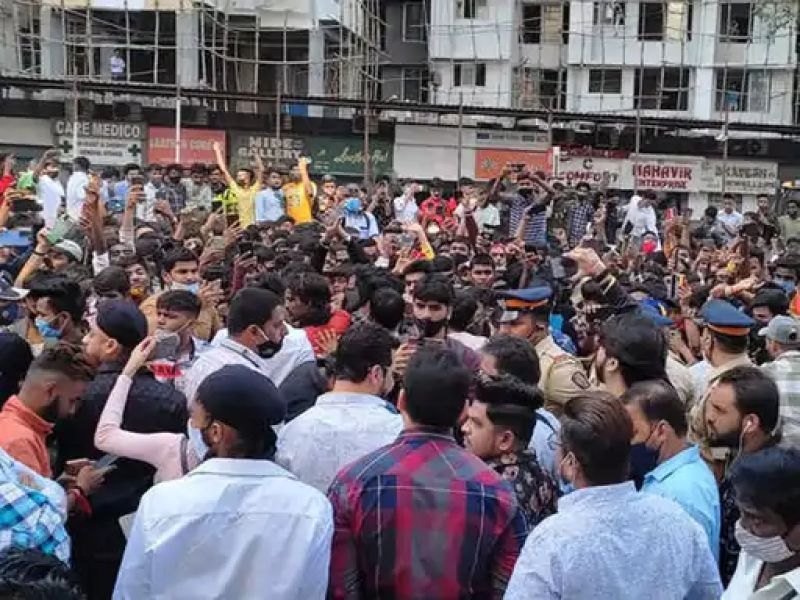महाराष्ट्र: 10वीं और 12वीं की ऑफलाइन परीक्षा को लेकर छात्रों ने की तोड़फोड़ और हंगामा